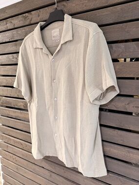 Casual Short-Sleeve Textured Button-Down Shirt - Beige